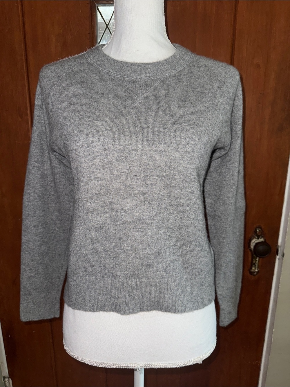 Quince 100% Cashmere Grey Classic Crewneck Sweater Fits like Small